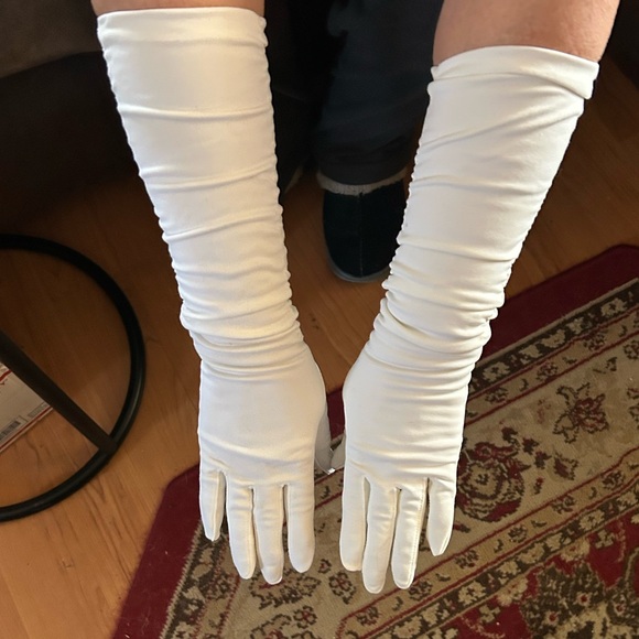 3/4 Length Vintage White Gloves - Picture 12 of 12